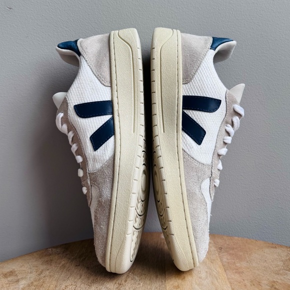 Veja White Nautico V-10 B-Mesh Sneakers Size Women 9 Navy Accents Shoes - Picture 4 of 10
